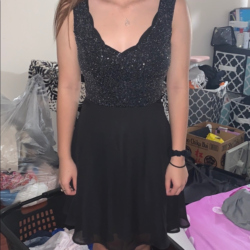cute party dress!